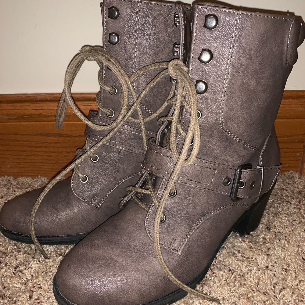 Combat boots